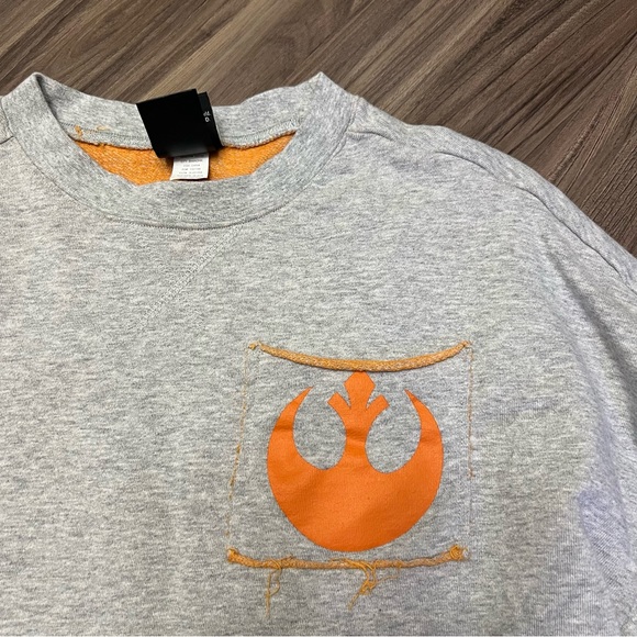 Star Wars: The Rise Of Skywalker Resistance Raw-Edge sz S Athletic Jersey crop - Picture 6 of 10